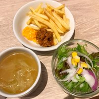 DON CONA CONERY 品川 - スープ、サラダ、ポテト。スープとポテトはおかわり可