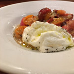 ボッテガ - 『完熟トマト ブッラータチーズ 柑橘サラダ』見た目も味も抜群。