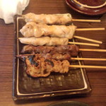 Yakitori Marukin - 焼き鳥（皮、砂ずり、鶏ニンニク、もも）×２