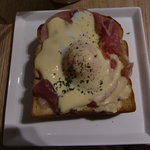 シーズカフェ ecute上野店 - ポーチドエッグトースト