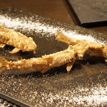 レストラン バカール - ～バーニャカウダでどうぞ～稚鮎のフリット（一尾380円）（2011/3）