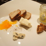 レストラン バカール - デセールの前にチーズをいただきました♪（2011/3）