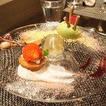 レストラン バカール - こちらは桜を満開にするデセール★（2011/3）