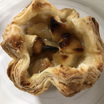 キキダウンステアーズベーカリー - アップルパイ 上から