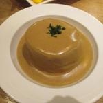 赤白 - コンソメで柔らかく炊いた大根のポルチーニ茸クリームソース掛け