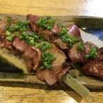 旬ものと日本酒 とみ笑 - 鶏白レバー超レア焼