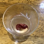 旬ものと日本酒 とみ笑 - 一色産鰻の心臓ポン酒割り