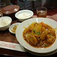 個室中華 頤和園 溜池山王店 - 鶏肉と野菜の煮込み カレー風味