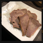 牛たん よし田 - 牛たんの燻製 680円