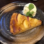 ジロー珈琲 - 〇紅玉りんごのアップルパイ　670円