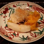 森本 - 箸休めかな。。南瓜と銀杏と鯛の焼き物。
      お誕生日な方には鯛のお頭が(笑)