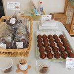 かりんとう本舗 - レジの脇