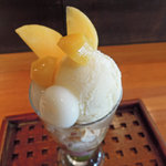 北斎茶房 - 月見パフェ（最上部）