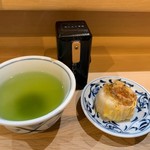 神田 天丼家 - まずはお茶が出ます