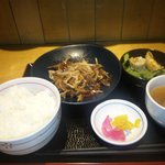 Nidaime Kanaeya Yutori - 日替わりランチ　「牛バラと野菜のいためもの」５００円