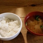 ヴィネリア サクラ ランドリー - ご飯と味噌汁。