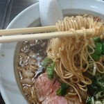 尾道ラーメン 桃竹 - ブラックラーメン  麺