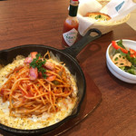 三日月とカフェ 井門店 - 絶品の鉄板チーズナポリタン