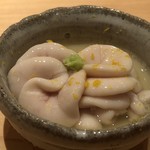 鮨 さかい - 白子様（根室）・・美しい・・ ポン酢で出されるお店が多いですが、出汁で頂くと白子様本来の旨みを感じます。しあわせ・・