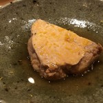 鮨 さかい - ◆戻り鰹（対馬）・・皮目に塩をして軽く炙りタタキにし、少し甘めのお醤油で。 口に入れた瞬間、鰹の旨みが広がり美味。