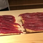 鮨 さかい - 見るからに美味しそうな鮪、これ以外にカマトロも用意されています。