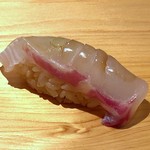 鮨 さかい - 真鯛（呼子）・・鯛らしい上品な甘さと旨みを感じる品。