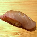 鮨 さかい - ◆鰆（7.8kg）・・3日寝かせた品。これは絶品としか表現できないボキャブラリーの少なさで申し訳ないのですが 鰆のネットリした旨みがとても美味しい。