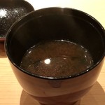 鮨 さかい - 赤だし・・甘鯛の頭や昆布・鰹で出しを取られていますが、いい味わい。