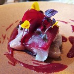 Le Trefle - Entree 前菜　明石産ハマチ､ビーツ､ラズベリー､季節のハーブ　