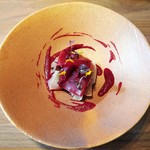 Le Trefle - Entree 前菜　明石産ハマチ､ビーツ､ラズベリー､季節のハーブ　