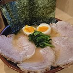 横浜ラーメン 北村家 - 肉厚チャーシューです