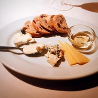 ヌガ - フランス産チーズの盛り合わせ
