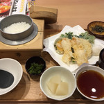 Tsukiji Shokudou Genchan - かしわ天ぷら定食 950yen+税 ふたオープン