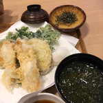 Tsukiji Shokudou Genchan - かしわ天ぷらと味噌汁とお出汁たっぷりのとろろ