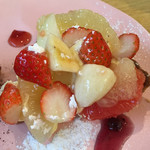 モモカフェ - 日高産生クリームのフルーツロール