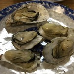 成田家 - 殻付カキの身