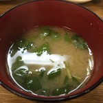 成田家 - サービスの赤出汁