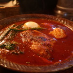 札幌スープカリー アナンダ - やわらか炙りでかチキンカリー（辛さ11番、オクラトッピング）