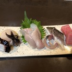 Sankai - 山海おまかせ定食 1,500円
                        スズキカマ塩焼き、刺身盛合せ、ブロッコリーとアラフレーク、サラダ、アラ入り味噌汁、ご飯大盛