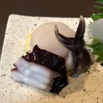 Sankai - 山海おまかせ定食 1,500円
                スズキカマ塩焼き、刺身盛合せ、ブロッコリーとアラフレーク、サラダ、アラ入り味噌汁、ご飯大盛