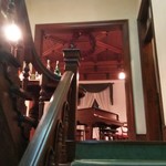 ヴィラ・デル・ソル - レストラン南葵文庫への階段を昇る、感動の一瞬です。