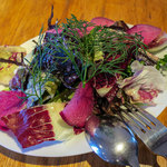 GRAND DELI - カラフルなサラダ。これは2人分。