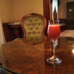 ヴィラ・デル・ソル - ウェルカムドリンクは苺のスパークリング。爽やかな喉ごしで疲れが癒されます。