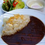 Cafe Diner - トロトロの牛すじカレー♪温泉玉子とサラダ付きでした