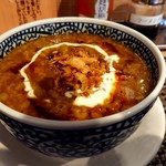 セアブラノ神 伏見剛力 - 「熱盛カレーまぜつけ麺」のつけ汁