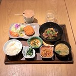 大かまど飯 寅福 - 二種盛り定食 １６００円