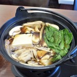  きのこ鍋＆きのこ料理専門店 何鮮菇 - 先にｷﾉｺ、豆腐、野菜