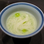 茶禅華 - 定番なんですね。三輪そうめんをお茶ベースの清湯スープで。