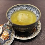 茶禅華 - きじのスープに杏仁の香り。ワンタンにきじ肉を包んで。このスープも奥深い。