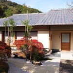 瞬 - 店の外観　広大な平屋造りの邸宅風